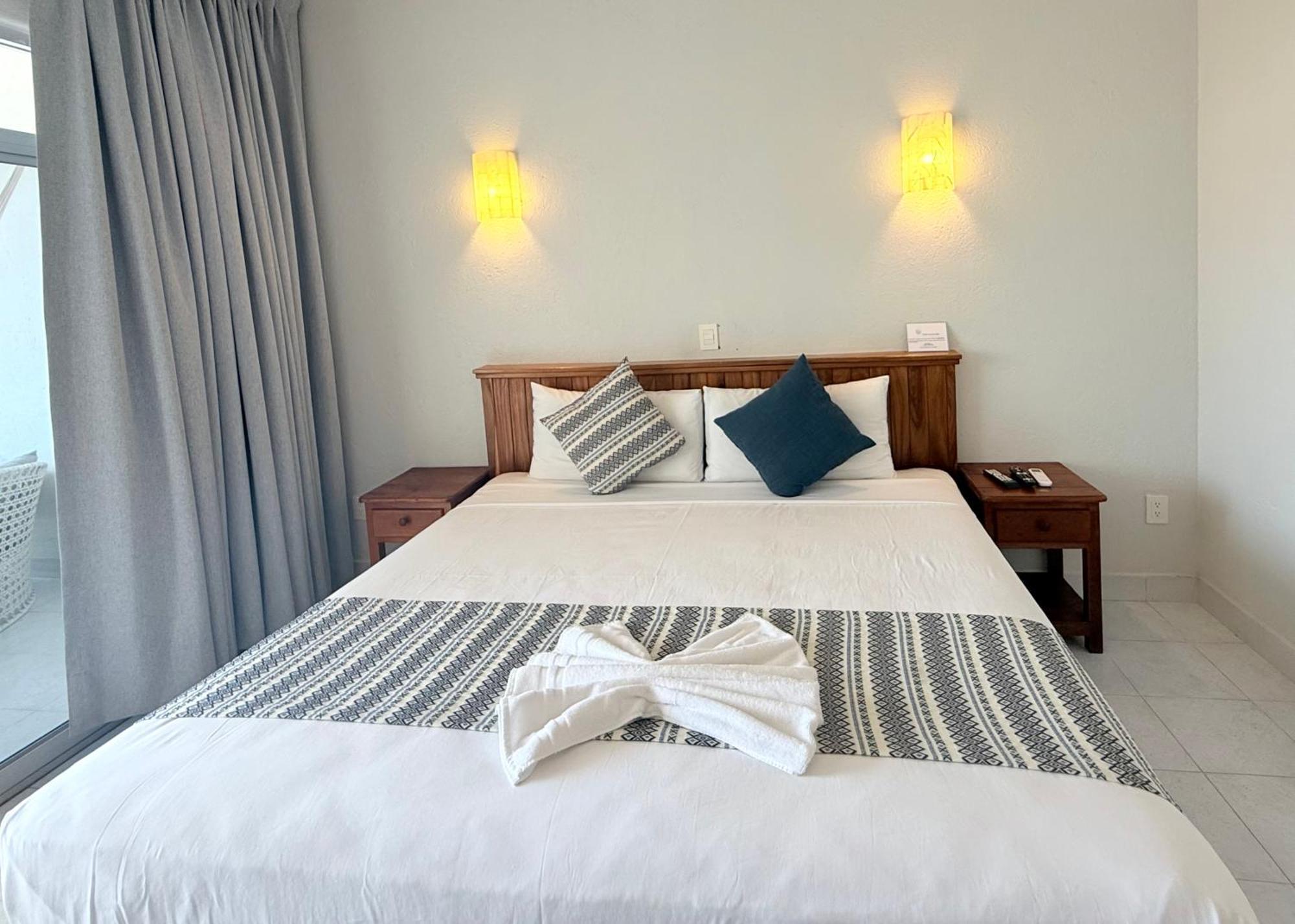 Hotel Villas Ema Zihuatanejo Buitenkant foto