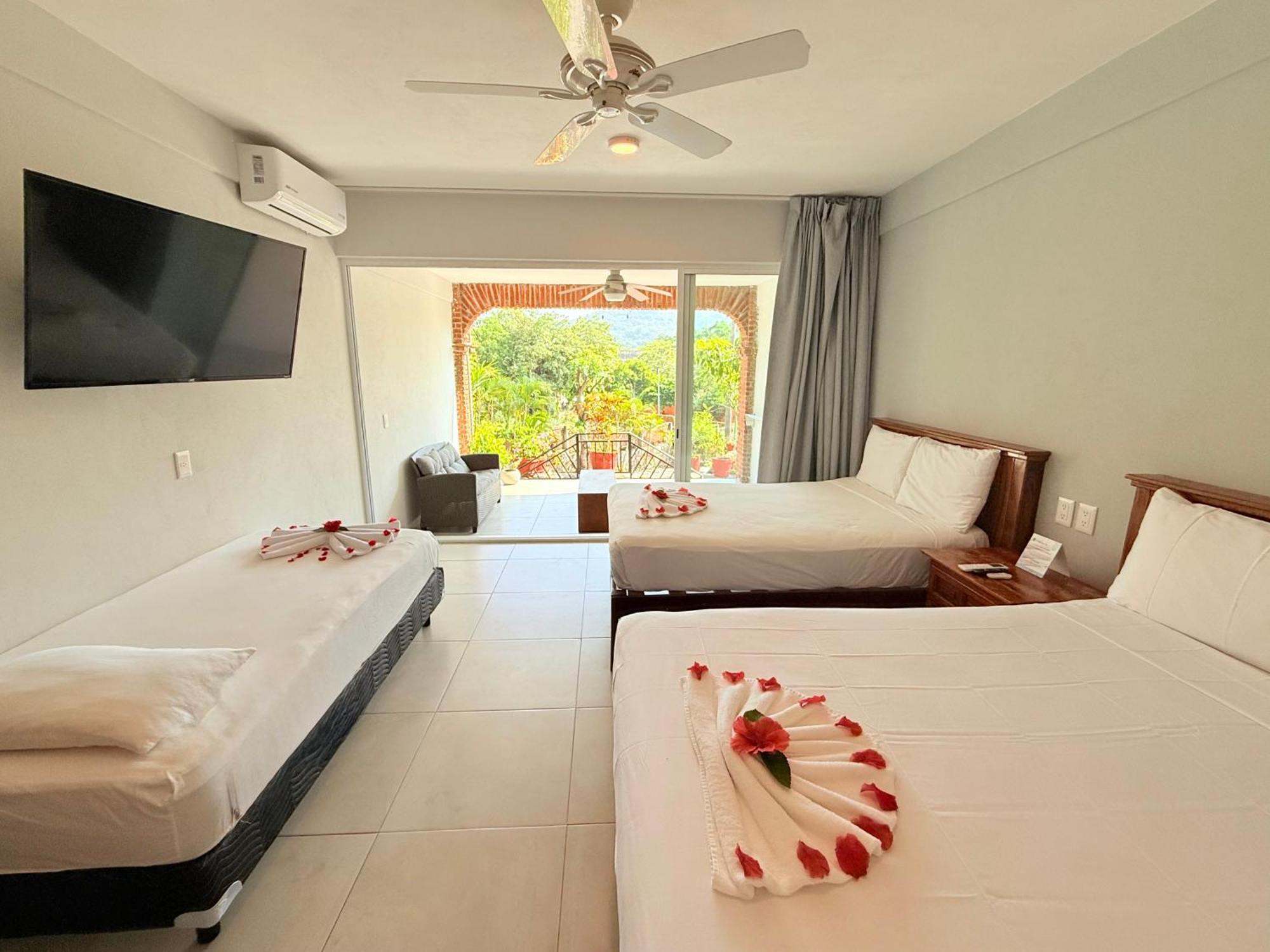 Hotel Villas Ema Zihuatanejo Buitenkant foto