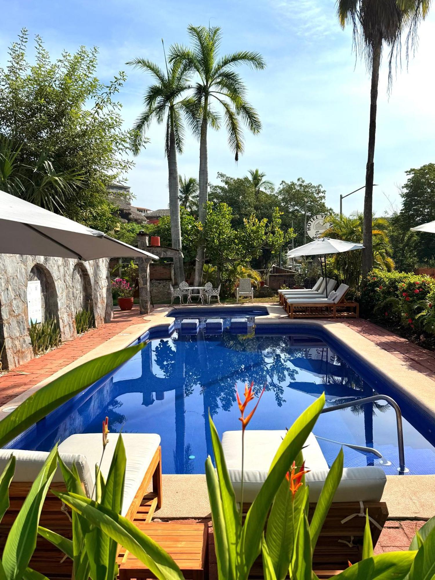 Hotel Villas Ema Zihuatanejo Buitenkant foto